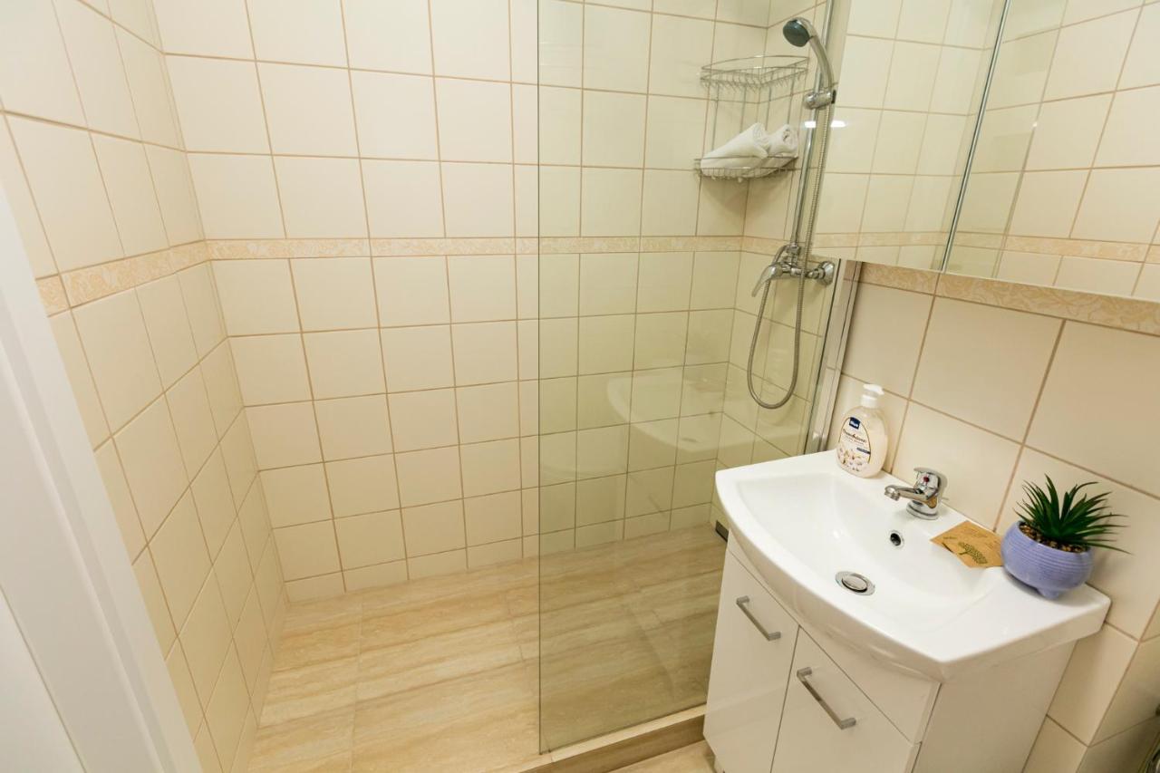Chmielna - 250M Od Zlotych Tarasow, 350M Od Dworca Centralnego - Wifi - Smart Tv 55 Cali - Better Rental Varşova Dış mekan fotoğraf