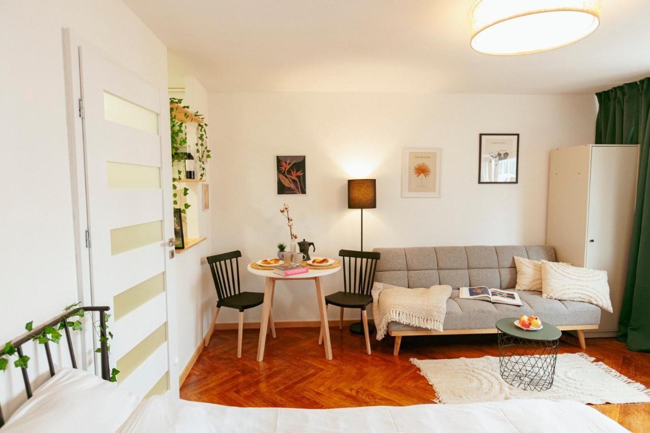 Chmielna - 250M Od Zlotych Tarasow, 350M Od Dworca Centralnego - Wifi - Smart Tv 55 Cali - Better Rental Varşova Dış mekan fotoğraf